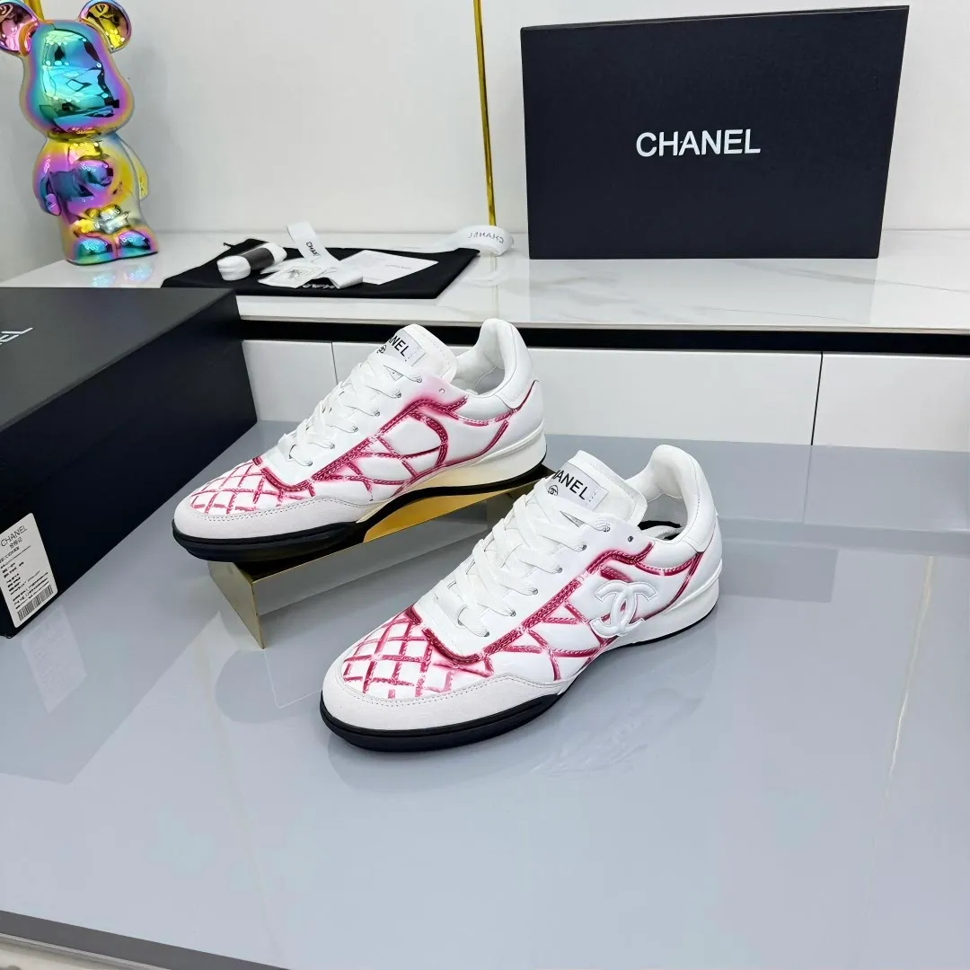 👟👟Ex-factory price 620👟👟 Top version Chanel Chanel - 2025 counter top casual sports shoes This sneaker is a classic design; the upper is electro-embroidered with a variety of techniques; the outsole is fashionable and sporty; it is extraordinary and incorporates a variety of color matching elements... The diversified mix and match is very beautiful and versatile, and can be used for leisure, fashion, sports and outdoor... ꫛꫀꪝ Go➫ Material: ❶Upper is made of: original cowhide ❷Inner lining is made of: original imported sheepskin ❸Outsole is based on: original TPU combination outsole Special counter boutique packaging complete set for women 35–41